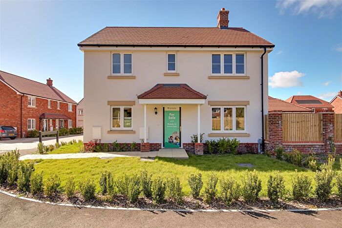 3 Bedroom Detached House For Sale In Malthouse Meadows, Sompting, BN15