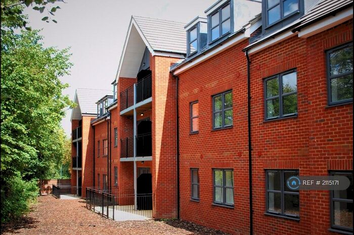 2 Bedroom Flat To Rent In Baldock Road, Royston, SG8