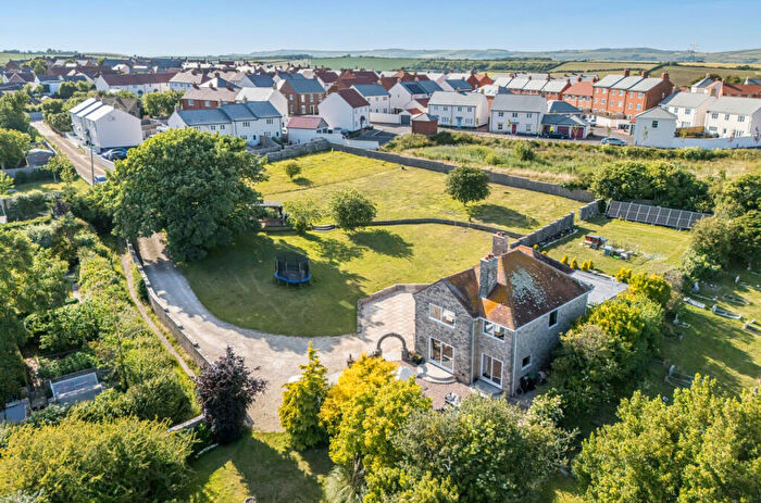 4 Bedroom Detached House For Sale In North Square, Weymouth, DT3