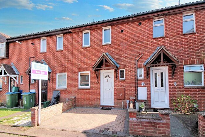 2 Bedroom House To Rent In The Dell, Aylesbury, HP20
