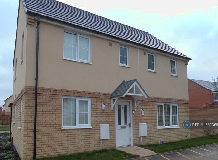 3 Bedroom Semi-Detached House To Rent In Lyncoln Drive, Lowestoft, NR32