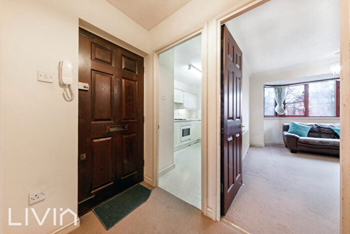 1 Bedroom Flat To Rent In Chartwell Close, Croydon, CR0