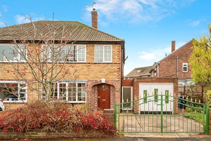 3 Bedroom Semi-Detached House For Sale In Court Close, Scawsby, Doncaster, DN5