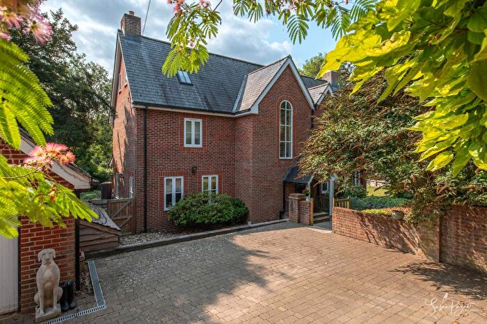 6 Bedroom Detached House For Sale In Clatterford Road, Newport, PO30