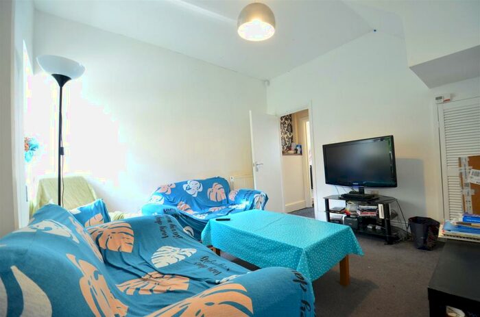 4 Bedroom Terraced House To Rent In / Academic Year Stunning Double Bedroom, Toilets Student House In Pershore Avenue, Selly Oak, Free Ultrafast, B29