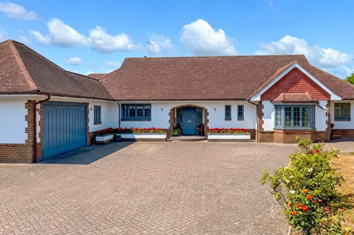 4 Bedroom Bungalow For Sale In Vicarage Lane, East Preston, Littlehampton, West Sussex, BN16