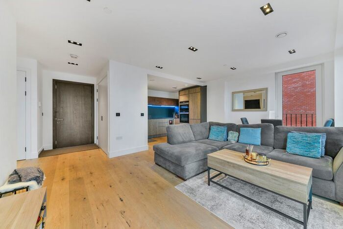 1 Bedroom Flat To Rent In Exchange Gardens, Keybridge, London, SW8