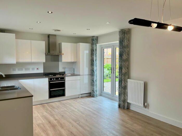 4 Bedroom Property To Rent In Central Avenue, Brampton, Huntingdon, PE28