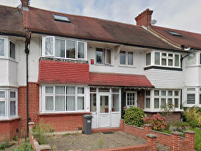 4 Bedroom Terraced House For Sale In Princes Avenue, London, W3