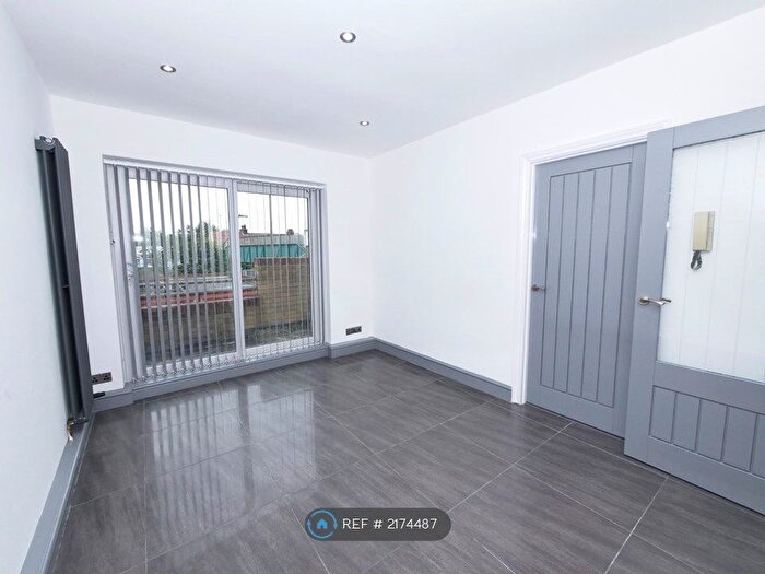 2 Bedroom Maisonette To Rent In St. Awdrys Road, Barking, IG11