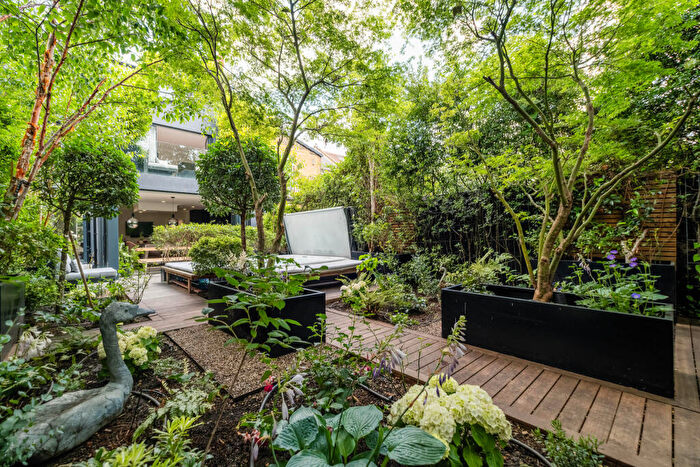 4 Bedroom Terraced House For Sale In Central Park Road, London, E6