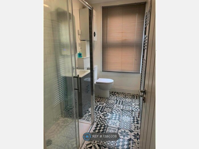 1 Bedroom Flat To Rent In Desborough Ave, High Wycombe, HP11