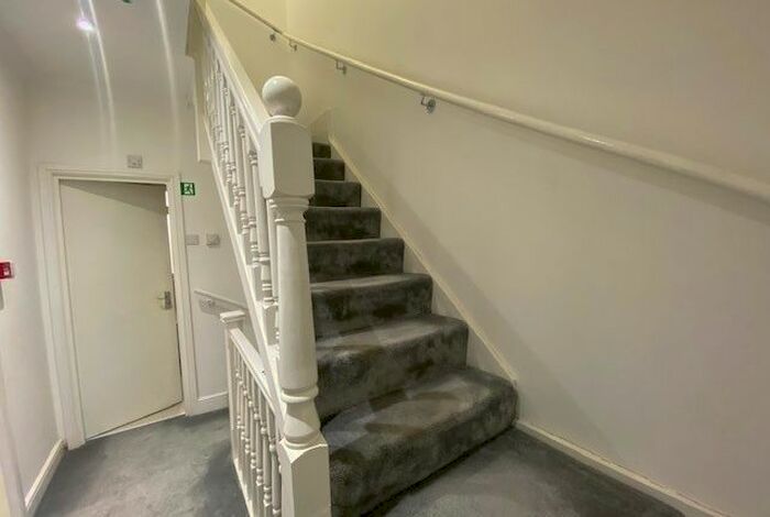 3 Bedroom Flat To Rent In Rannoch Road, Hammersmith, W6