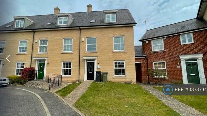 4 Bedroom Semi-Detached House To Rent In Crown House Close, Thetford, IP24