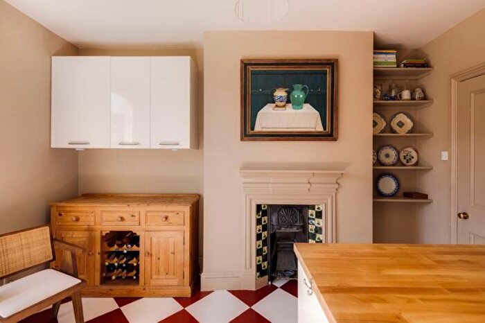 3 Bedroom Flat For Sale In Cotham Road, Cotham, Bristol, BS6