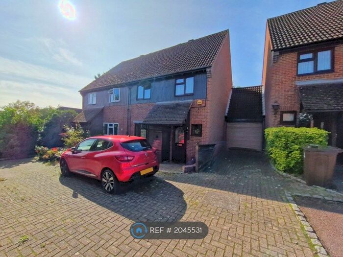 3 Bedroom Semi-Detached House To Rent In Carland Close, Lower Earley, Reading, RG6