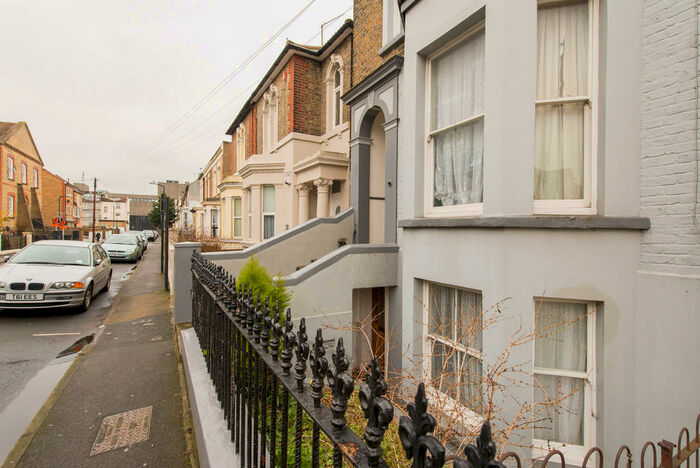 1 Bedroom Flat To Rent In Darnley Street, Gravesend, DA11