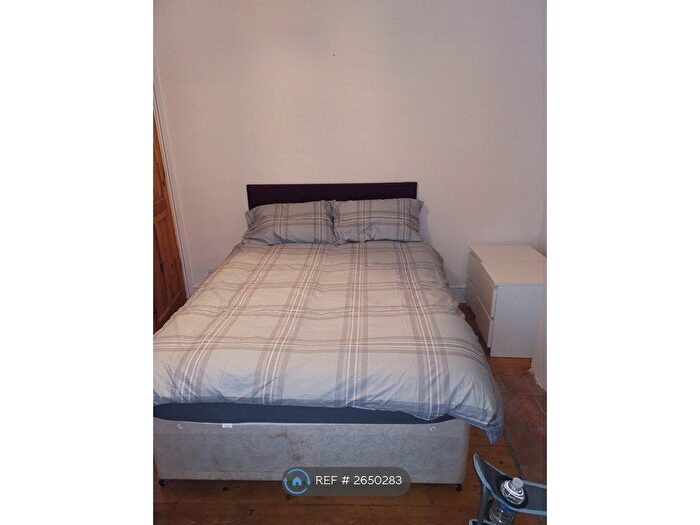 4 Bedroom Semi-Detached House To Rent In Kings Road, Caversham, Reading, RG4