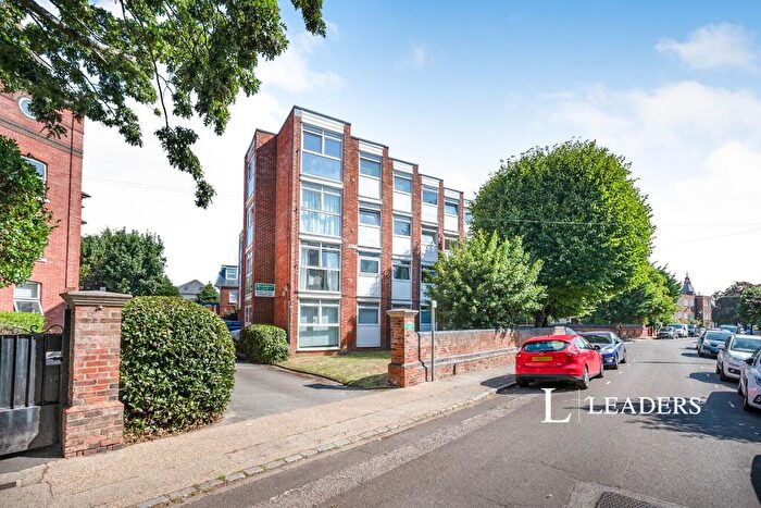 2 Bedroom Flat To Rent In Merton Road, Southsea, PO5