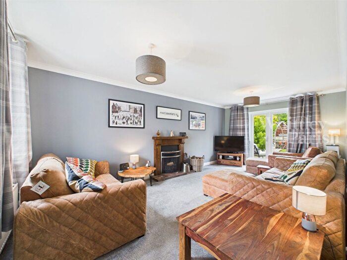 4 Bedroom Detached House For Sale In Oakfield Road, Long Stratton, Norwich, NR15