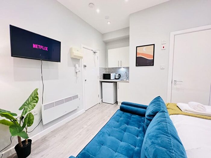 1 Bedroom Studio To Rent In Musjid Road, London, SW11