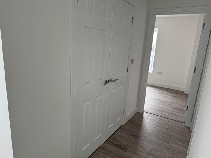 2 Bedroom Apartment To Rent In Garsington Road, Oxford, Oxfordshire, OX4