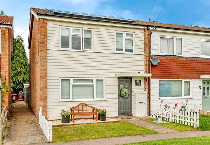 3 Bedroom End Of Terrace House For Sale In Castle Drive, Reigate, RH2