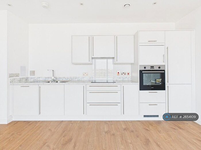 1 Bedroom Flat To Rent In Holcombe Mansions, Barking, IG11