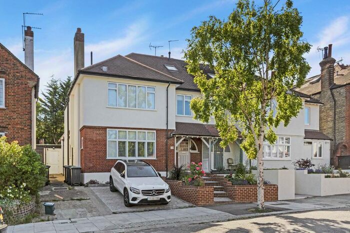 5 Bedroom Property To Rent In Grove Avenue, London, N10