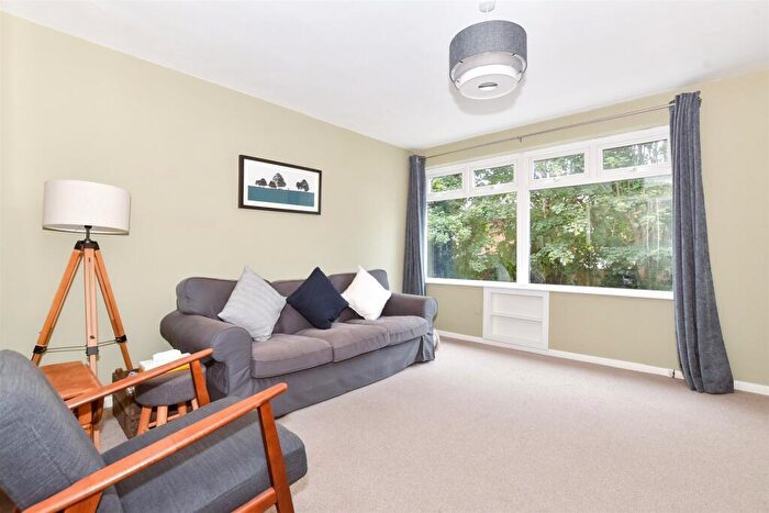 2 Bedroom Flat For Sale In Tonbridge Road, Maidstone, Kent, ME16