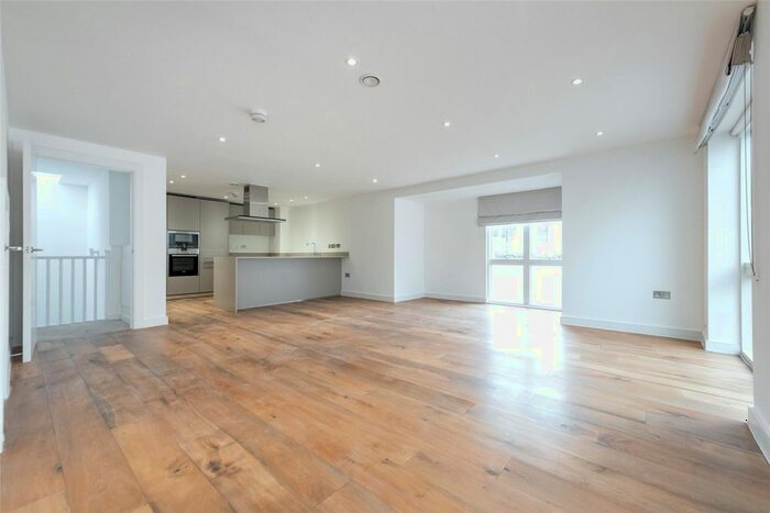 3 Bedroom Town House To Rent In St. Lukes Yard, London, W9