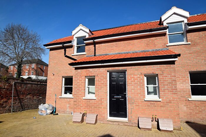 1 Bedroom Flat To Rent In - East Reach, Taunton, Somerset, TA1