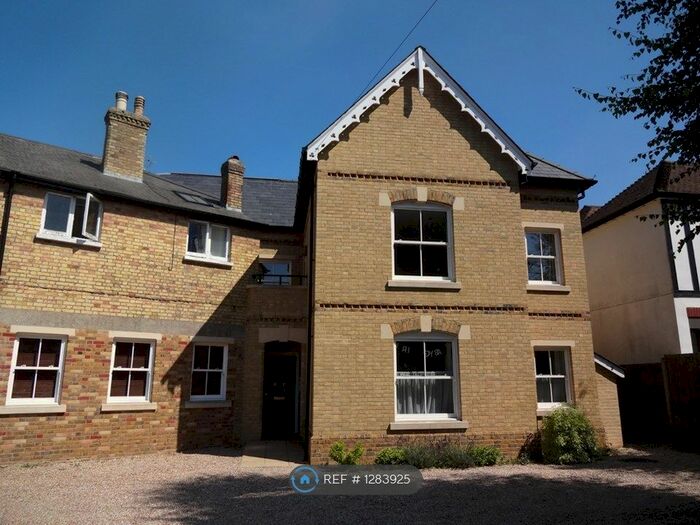 2 Bedroom Flat To Rent In South Park, Sevenoaks TN13