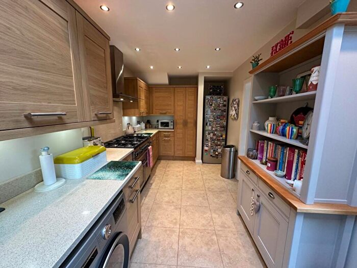 3 Bedroom End Of Terrace House For Sale In Fleming Close, Cheshunt, Waltham Cross, EN7