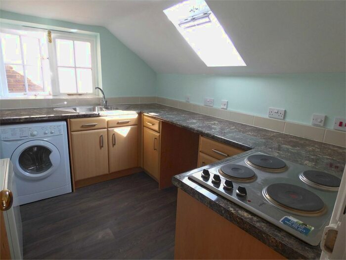 3 Bedroom Maisonette To Rent In High Street, Market Deeping, Peterborough, PE6