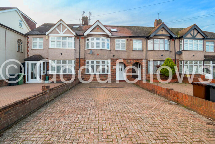 5 Bedroom Terraced House To Rent In Elmstead Gardens, Worcester Park, Surrey, KT4