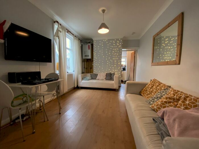 5 Bedroom Terraced House To Rent In Dogfield Street, Cathays, CF24