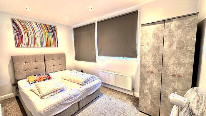 2 Bedroom Apartment To Rent In Northwick Avenue, Harrow, HA3