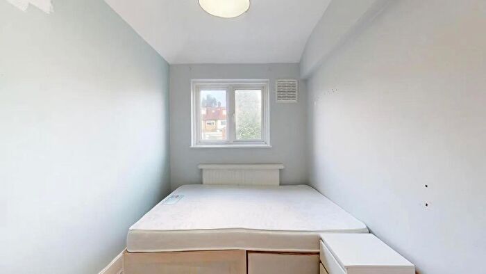 2 Bedroom Flat To Rent In Acton, W3