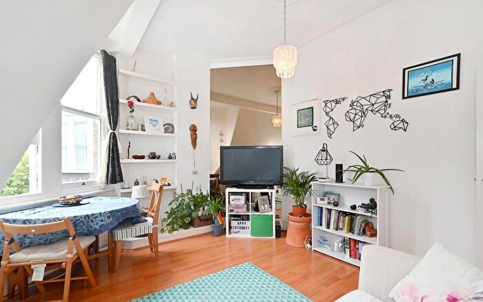 2 Bedroom Flat To Rent In Bickenhall Street, Marylebone, London, W1U