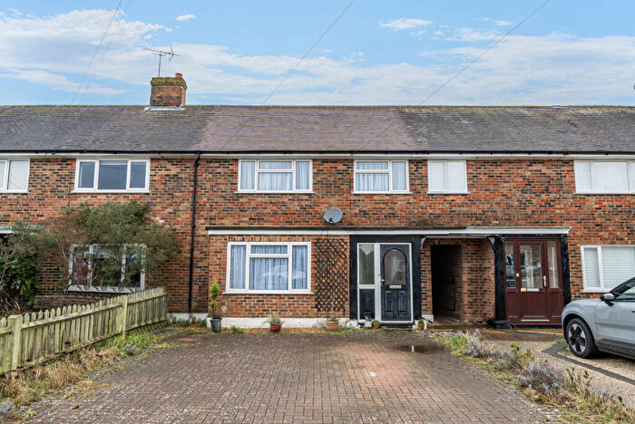 3 Bedroom Terraced House For Sale In The Horseshoe, Godalming, GU7