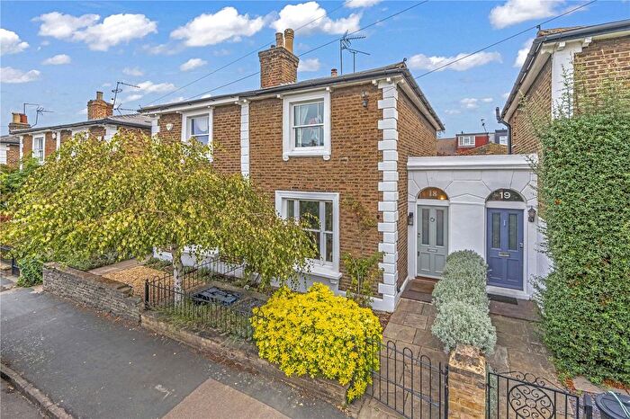 2 Bedroom End Of Terrace House For Sale In Dunstable Road, Richmond, TW9