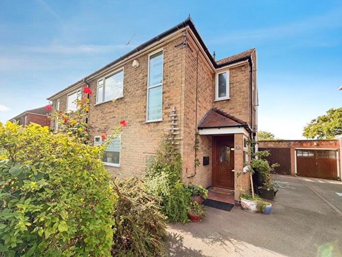 3 Bedroom Semi Detached House For Sale In Rounds Hill, Kenilworth, Warwickshire, CV8