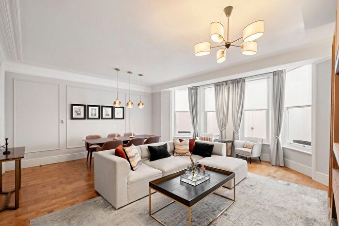 3 Bedroom Flat To Rent In Barkston Gardens, Earls Court, SW5