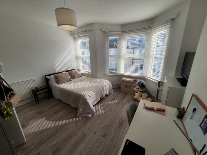 5 Bedroom House To Rent In Tewkesbury Street, Cathays, Cardiff, CF24