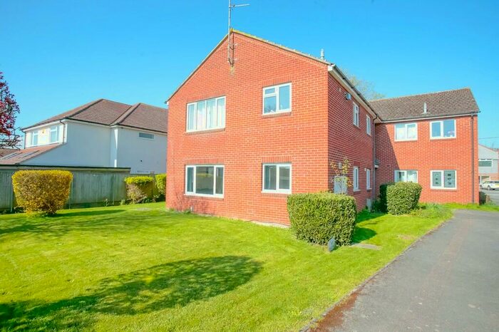 2 Bedroom Apartment To Rent In Edmonds Court, Didcot, OX11