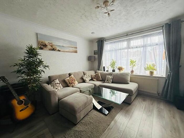 3 Bedroom Property To Rent In Bromycroft Road, Slough, SL2
