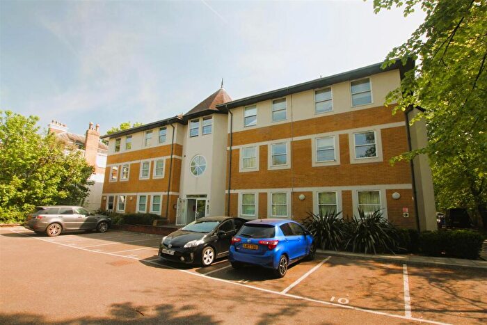 1 Bedroom Apartment To Rent In Cricket Green, Mitcham, CR4