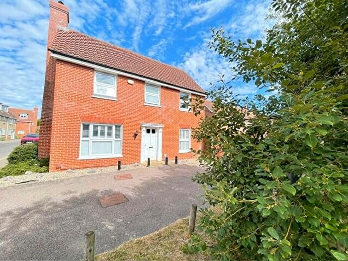 4 Bedroom Link Detached House For Sale In Curtis Way, IP5