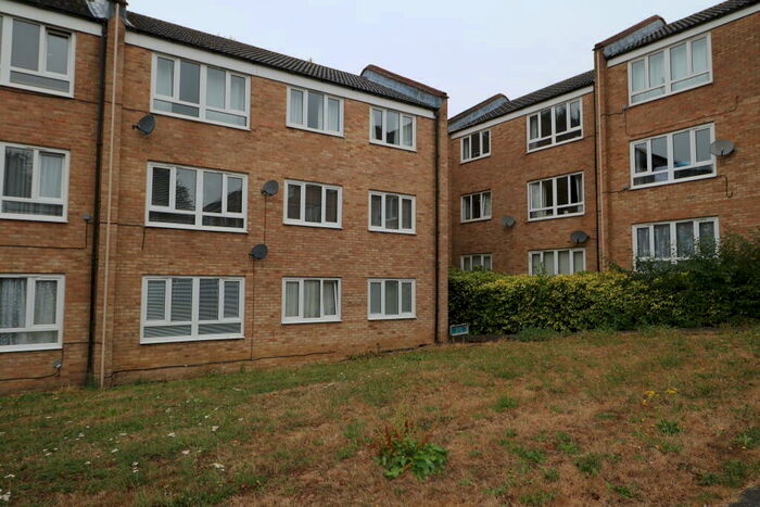 2 Bedroom Flat To Rent In Jocelyns, Harlow, CM17